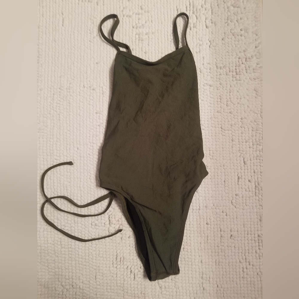 Jolyn Dayno swim  size 26